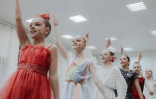 Beyond The Classroom: Fun, Learning, and Growth Through Extracurriculars